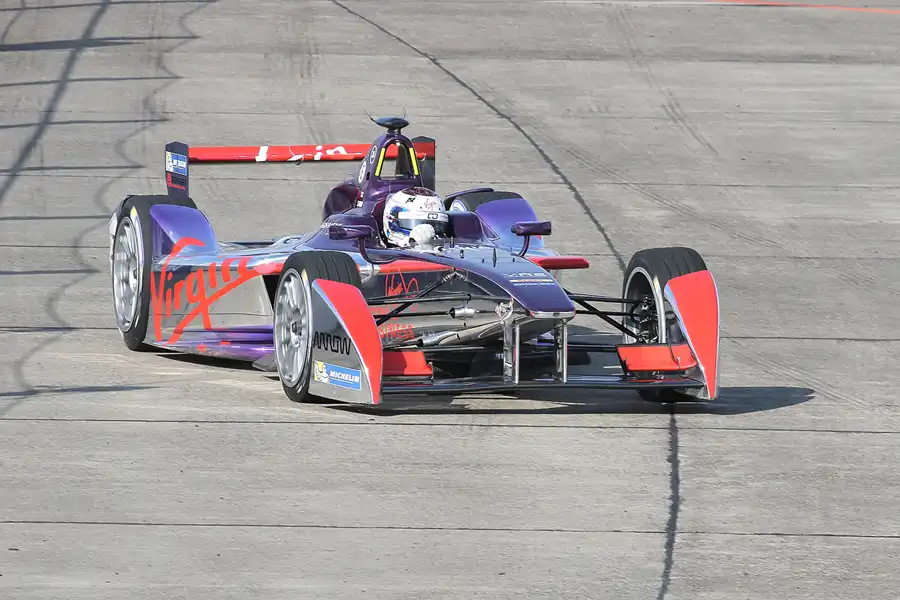 124 | 2015 | Berlin | Spark-Renault SRT_01E | Team Virgin Racing | Sam Bird | © carsten riede fotografie