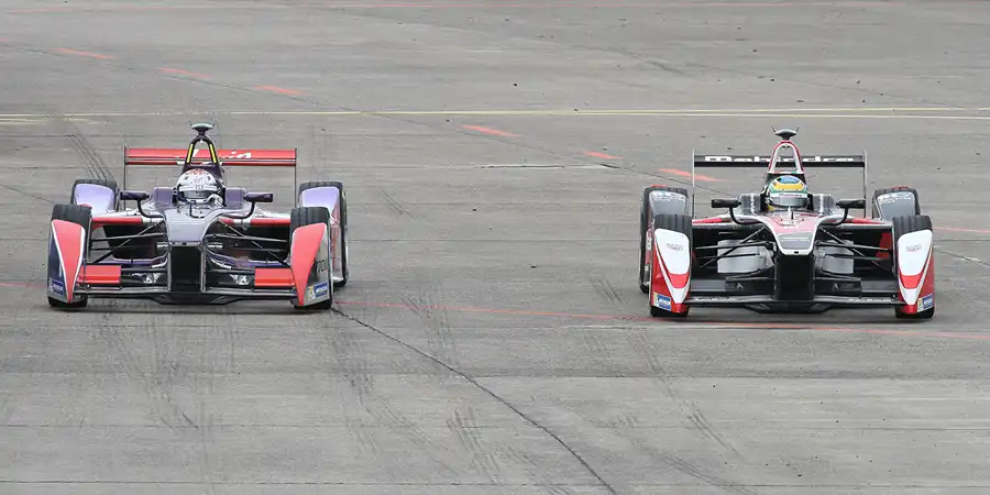 127 | 2015 | Berlin | Spark-Renault SRT_01E | Team Virgin Racing | Sam Bird + Spark-Renault SRT_01E | Team Mahindra Racing | Bruno Senna | © carsten riede fotografie