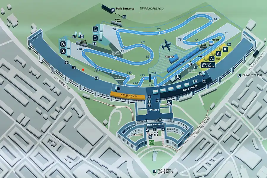 143 | 2015 | Berlin | Tempelhof Field | © carsten riede fotografie