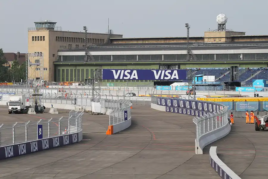 150 | 2015 | Berlin | Tempelhof Field | © carsten riede fotografie