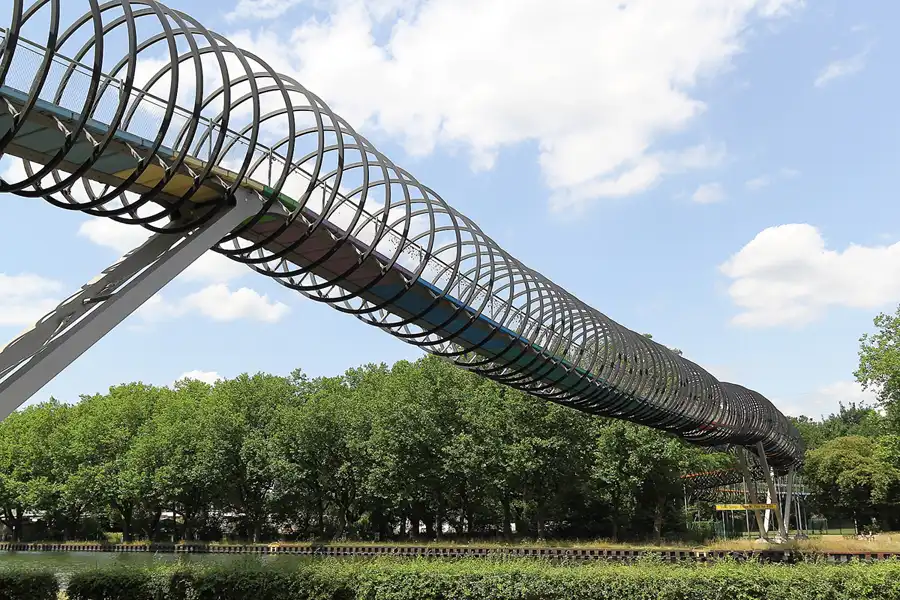 312 | 2015 | Oberhausen | Slinky Springs To Fame | © carsten riede fotografie