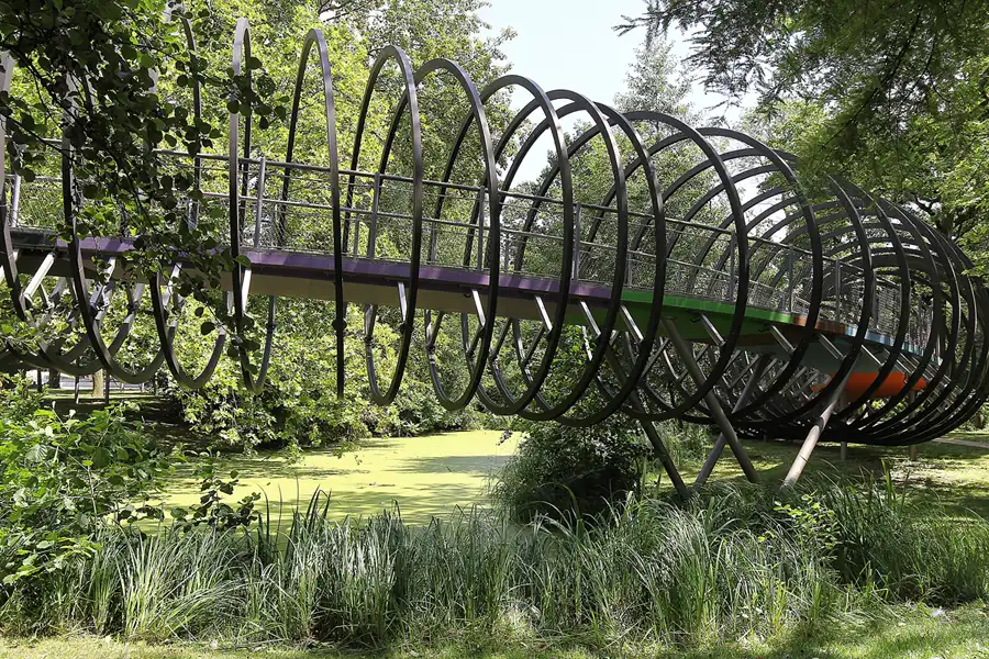 316 | 2015 | Oberhausen | Slinky Springs To Fame | © carsten riede fotografie