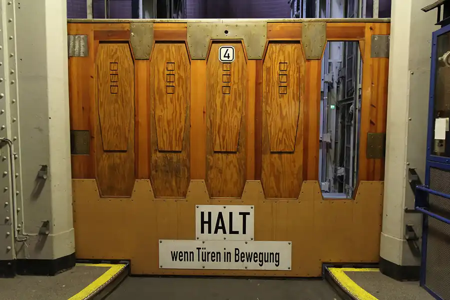 109 | 2015 | Hamburg | St. Pauli Elbtunnel | © carsten riede fotografie