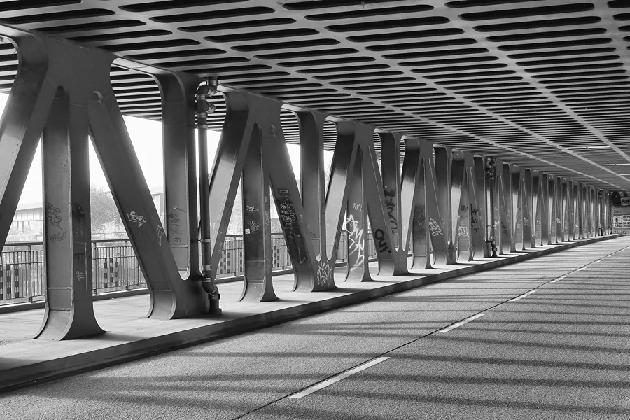 016 | 2015 | Hamburg | Oberhafenbrücke | © carsten riede fotografie