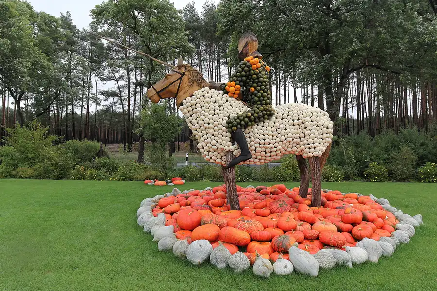 002 | 2015 | Beelitz GT Klaistow | Kürbisausstellung – 1. Ritter = 3025 Kürbisse | © carsten riede fotografie