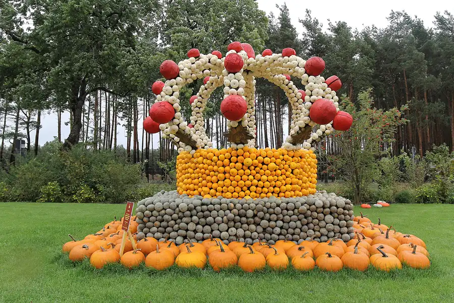 015 | 2015 | Beelitz GT Klaistow | Kürbisausstellung – Krone = 6500 Kürbisse | © carsten riede fotografie