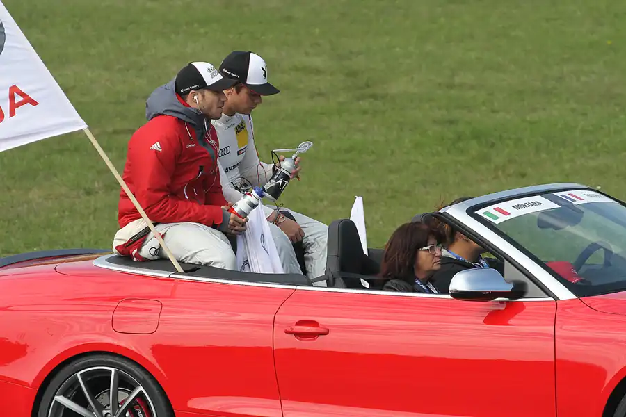 075 | 2015 | Motorsport Arena Oschersleben | DTM | Fahrerparade | Edoardo Mortara + Adrian Tambay | © carsten riede fotografie