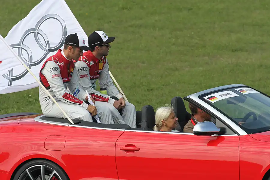 077 | 2015 | Motorsport Arena Oschersleben | DTM | Fahrerparade | Timo Scheider + Mike Rockenfeller | © carsten riede fotografie
