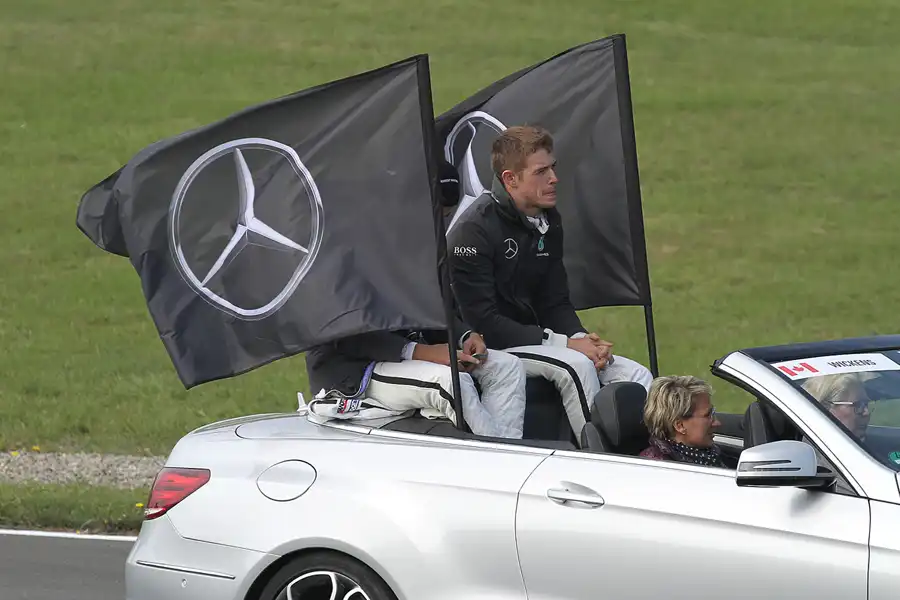 081 | 2015 | Motorsport Arena Oschersleben | DTM | Fahrerparade | Robert Wickens + Paul Di Resta | © carsten riede fotografie