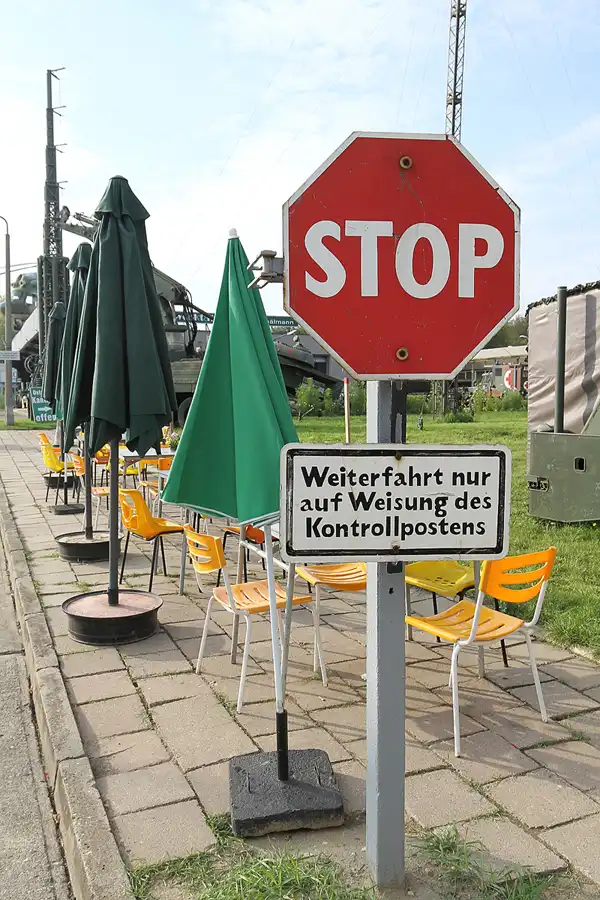007 | 2015 | Oschersleben | Ostalgie-Kantine im Klubhaus der Werktätigen + Fahrzeugmuseum | © carsten riede fotografie