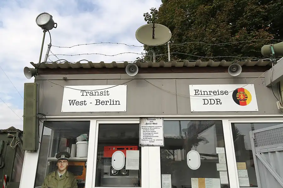 009 | 2015 | Oschersleben | Ostalgie-Kantine im Klubhaus der Werktätigen + Fahrzeugmuseum | © carsten riede fotografie