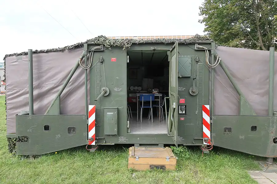 017 | 2015 | Oschersleben | Ostalgie-Kantine im Klubhaus der Werktätigen + Fahrzeugmuseum | © carsten riede fotografie
