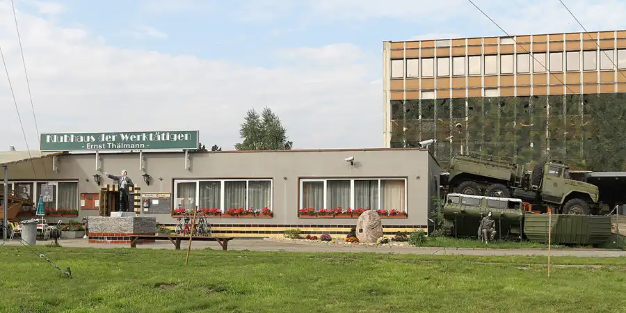 019 | 2015 | Oschersleben | Ostalgie-Kantine im Klubhaus der Werktätigen + Fahrzeugmuseum | © carsten riede fotografie