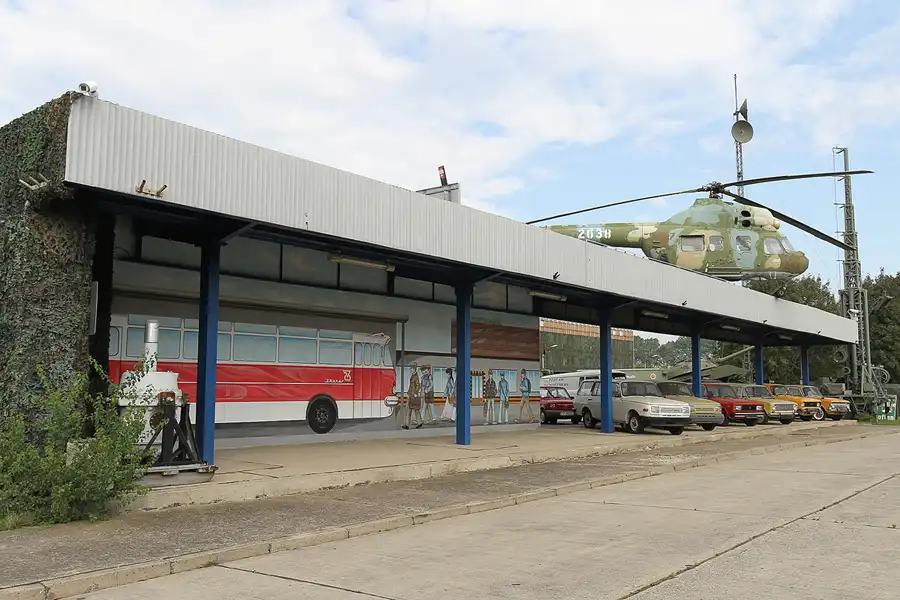 024 | 2015 | Oschersleben | Ostalgie-Kantine im Klubhaus der Werktätigen + Fahrzeugmuseum | © carsten riede fotografie