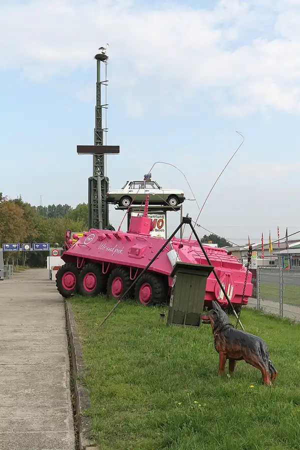 030 | 2015 | Oschersleben | Ostalgie-Kantine im Klubhaus der Werktätigen + Fahrzeugmuseum | © carsten riede fotografie