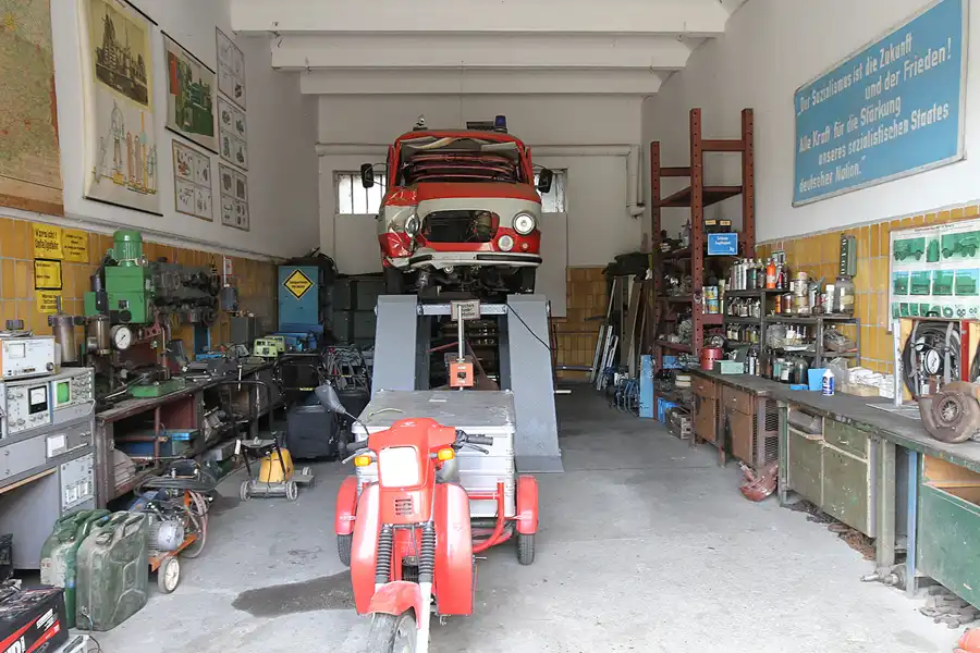 035 | 2015 | Oschersleben | Ostalgie-Kantine im Klubhaus der Werktätigen + Fahrzeugmuseum | © carsten riede fotografie