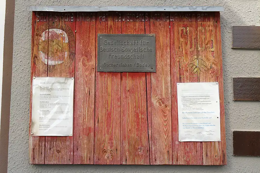 045 | 2015 | Oschersleben | Ostalgie-Kantine im Klubhaus der Werktätigen + Fahrzeugmuseum | © carsten riede fotografie