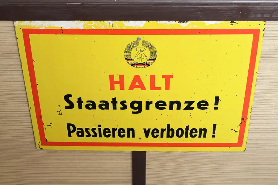 058 | 2015 | Oschersleben | Ostalgie-Kantine im Klubhaus der Werktätigen + Fahrzeugmuseum | © carsten riede fotografie