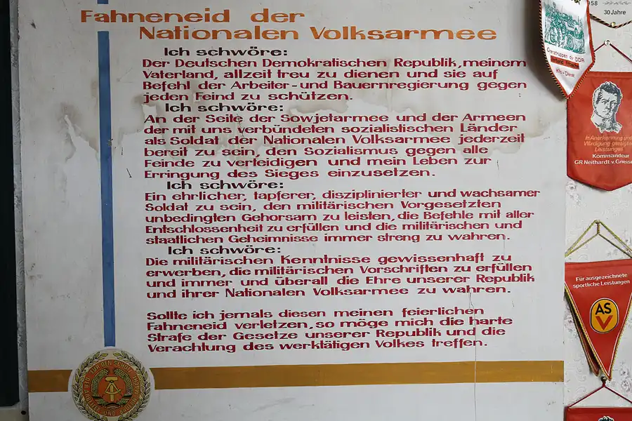 060 | 2015 | Oschersleben | Ostalgie-Kantine im Klubhaus der Werktätigen + Fahrzeugmuseum | © carsten riede fotografie