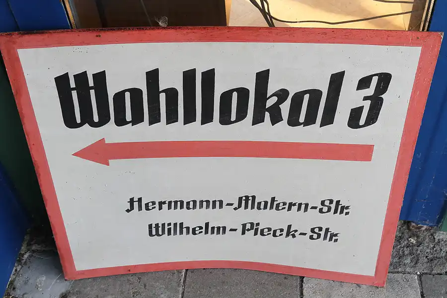 072 | 2015 | Oschersleben | Ostalgie-Kantine im Klubhaus der Werktätigen + Fahrzeugmuseum | © carsten riede fotografie