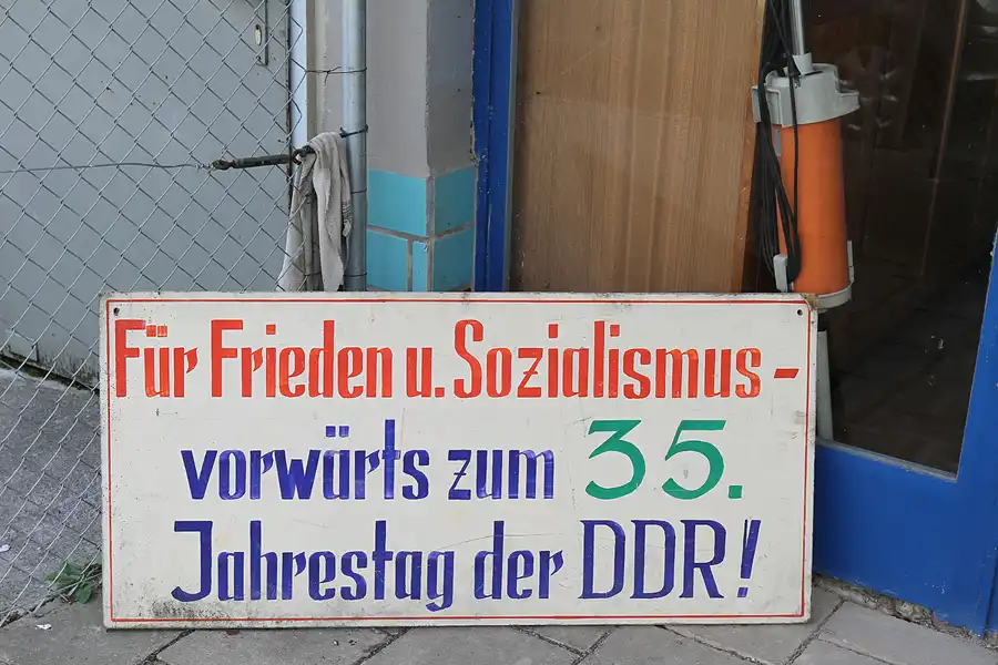 075 | 2015 | Oschersleben | Ostalgie-Kantine im Klubhaus der Werktätigen + Fahrzeugmuseum | © carsten riede fotografie