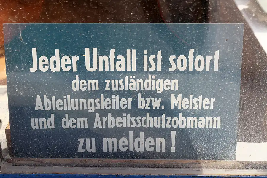 077 | 2015 | Oschersleben | Ostalgie-Kantine im Klubhaus der Werktätigen + Fahrzeugmuseum | © carsten riede fotografie