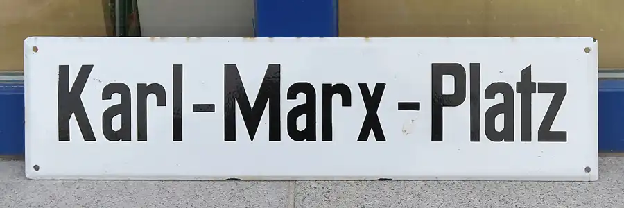 080 | 2015 | Oschersleben | Ostalgie-Kantine im Klubhaus der Werktätigen + Fahrzeugmuseum | © carsten riede fotografie