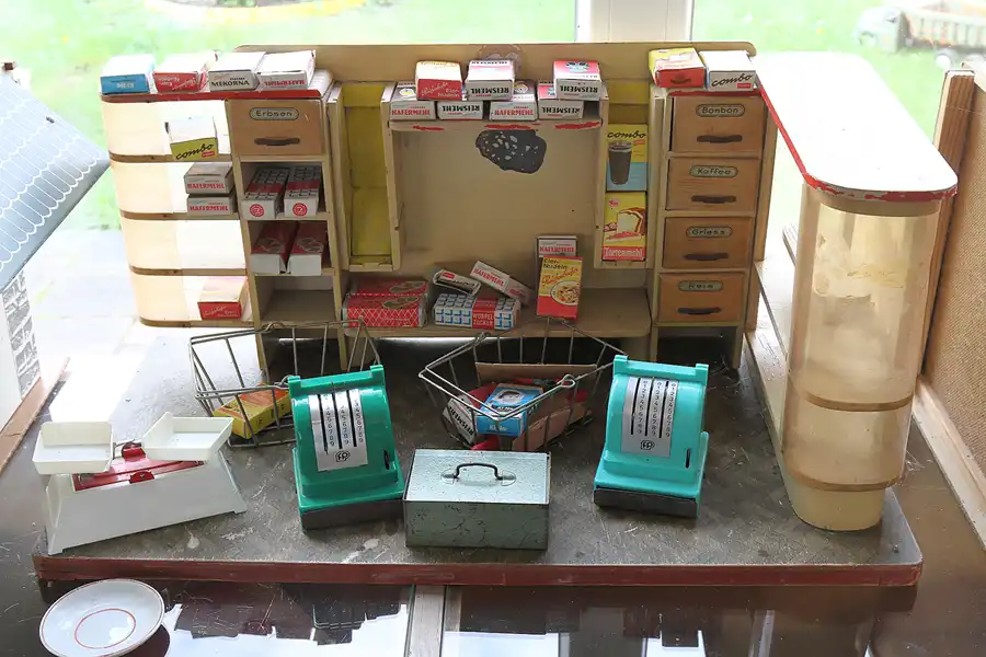 083 | 2015 | Oschersleben | Ostalgie-Kantine im Klubhaus der Werktätigen + Fahrzeugmuseum | © carsten riede fotografie