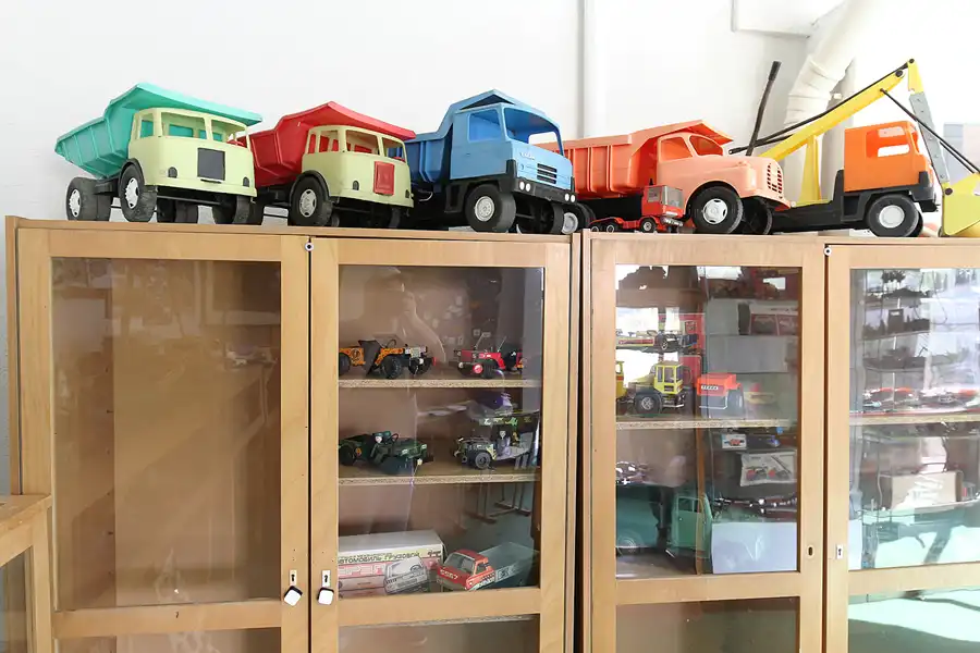 085 | 2015 | Oschersleben | Ostalgie-Kantine im Klubhaus der Werktätigen + Fahrzeugmuseum | © carsten riede fotografie