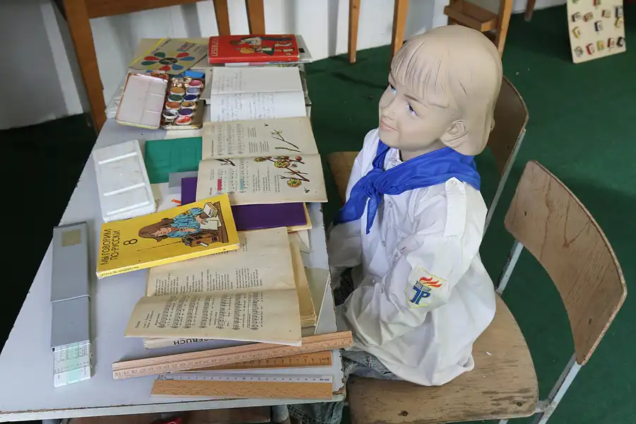 088 | 2015 | Oschersleben | Ostalgie-Kantine im Klubhaus der Werktätigen + Fahrzeugmuseum | © carsten riede fotografie