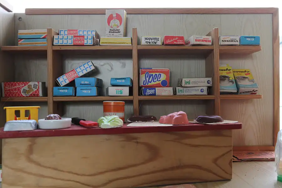 089 | 2015 | Oschersleben | Ostalgie-Kantine im Klubhaus der Werktätigen + Fahrzeugmuseum | © carsten riede fotografie