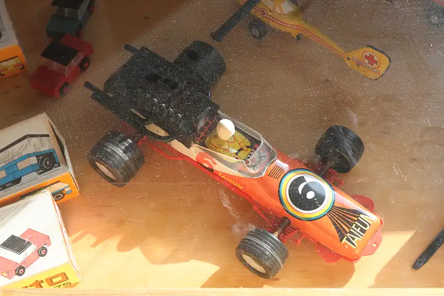 092 | 2015 | Oschersleben | Ostalgie-Kantine im Klubhaus der Werktätigen + Fahrzeugmuseum | © carsten riede fotografie