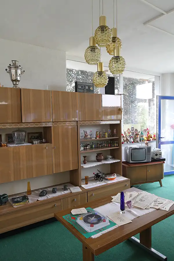 095 | 2015 | Oschersleben | Ostalgie-Kantine im Klubhaus der Werktätigen + Fahrzeugmuseum | © carsten riede fotografie