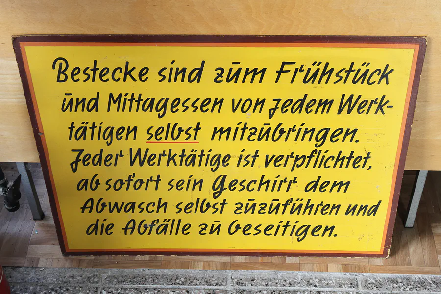 061 | 2015 | Oschersleben | Ostalgie-Kantine im Klubhaus der Werktätigen + Fahrzeugmuseum | © carsten riede fotografie
