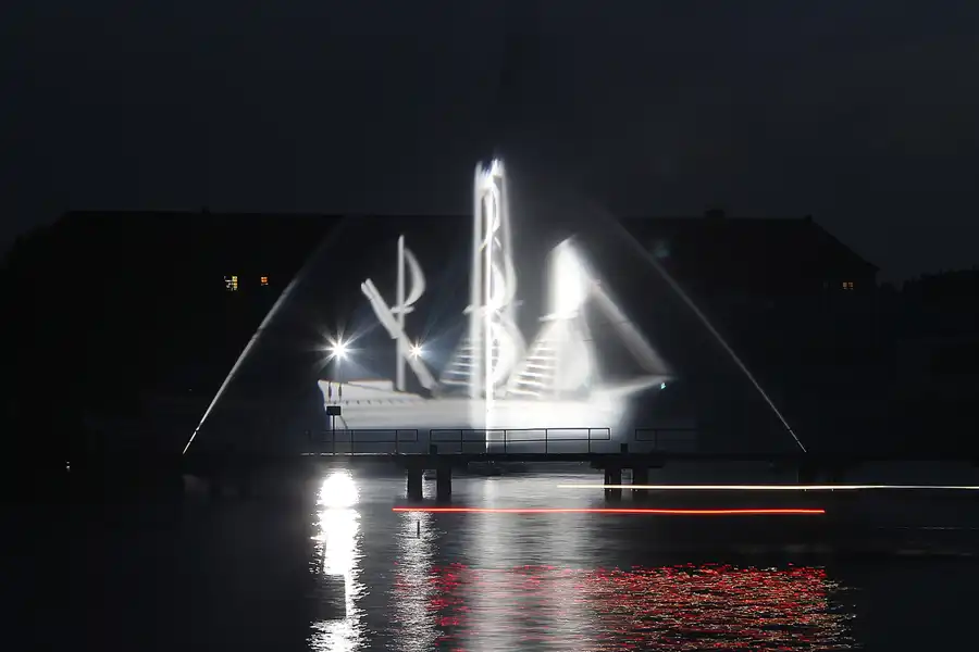 002 | 2015 | Berlin | Osthafen – Das Geisterschiff | © carsten riede fotografie