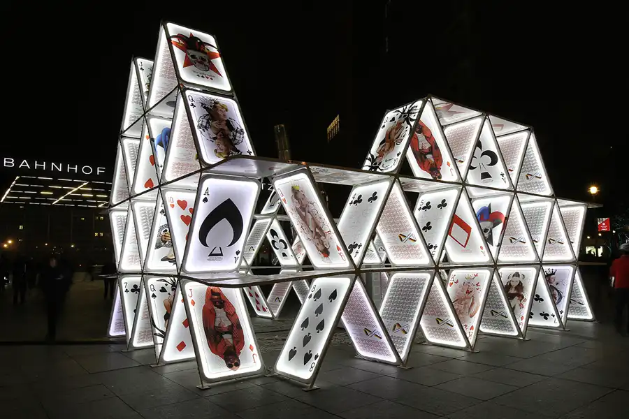 103 | 2015 | Berlin | Potsdamer Platz – House Of Cards | © carsten riede fotografie