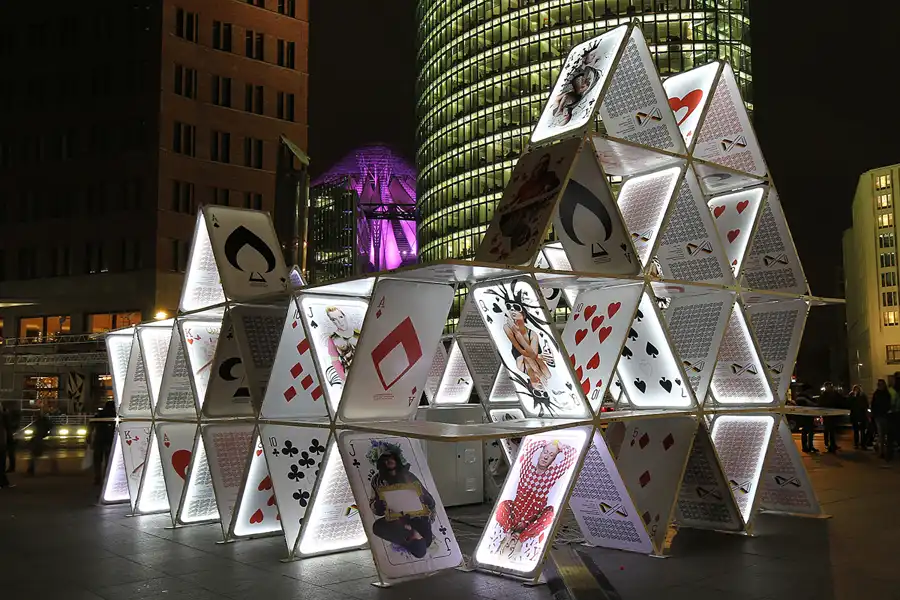 105 | 2015 | Berlin | Potsdamer Platz – House Of Cards | © carsten riede fotografie