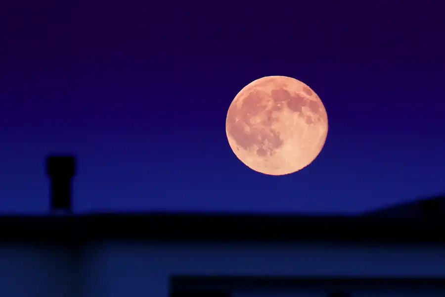 018 | 2016 | Berlin | Vollmond + Sommersonnenwende = Erdbeermond | © carsten riede fotografie