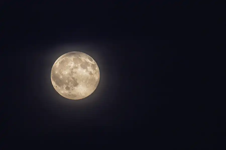 022 | 2016 | Berlin | Vollmond + Sommersonnenwende = Erdbeermond | © carsten riede fotografie