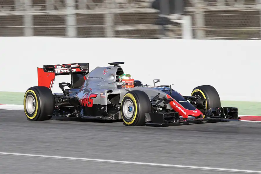 088 | 2016 | Barcelona | Haas-Ferrari VF-16 | Esteban Gutierrez | © carsten riede fotografie