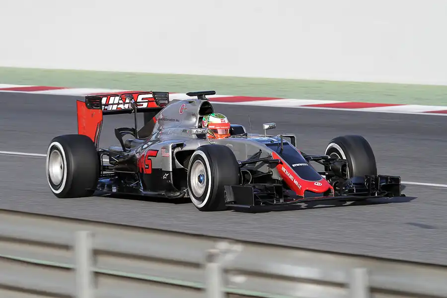 090 | 2016 | Barcelona | Haas-Ferrari VF-16 | Esteban Gutierrez | © carsten riede fotografie