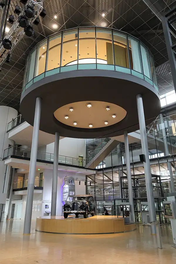 101 | 2016 | Dresden | Gläserne Manufaktur | © carsten riede fotografie