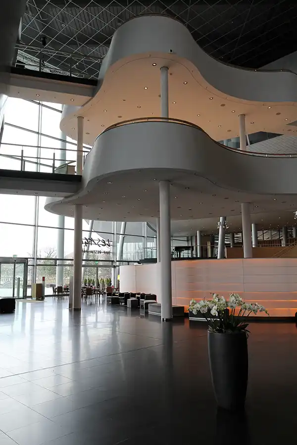 102 | 2016 | Dresden | Gläserne Manufaktur | © carsten riede fotografie