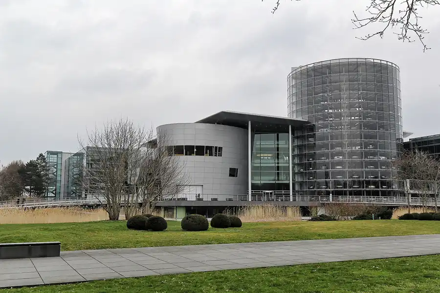 103 | 2016 | Dresden | Gläserne Manufaktur | © carsten riede fotografie