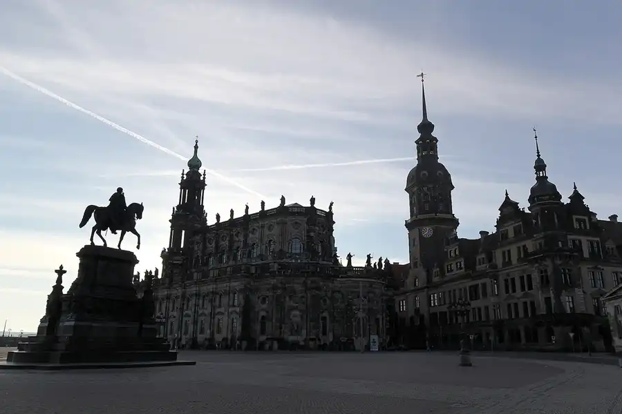 114 | 2016 | Dresden | Katholische Hofkirche + Hausmannsturm | © carsten riede fotografie