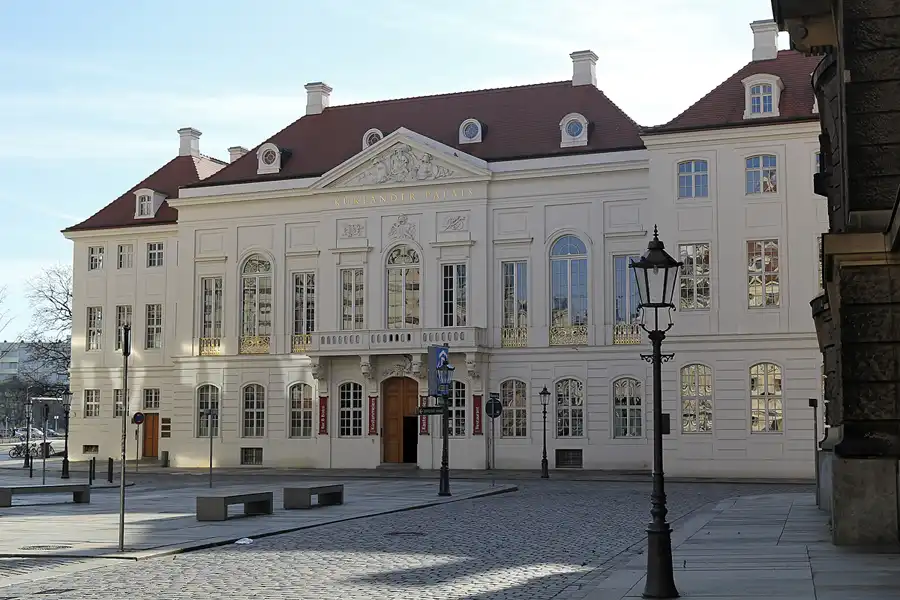 123 | 2016 | Dresden | Kurländer Palais | © carsten riede fotografie