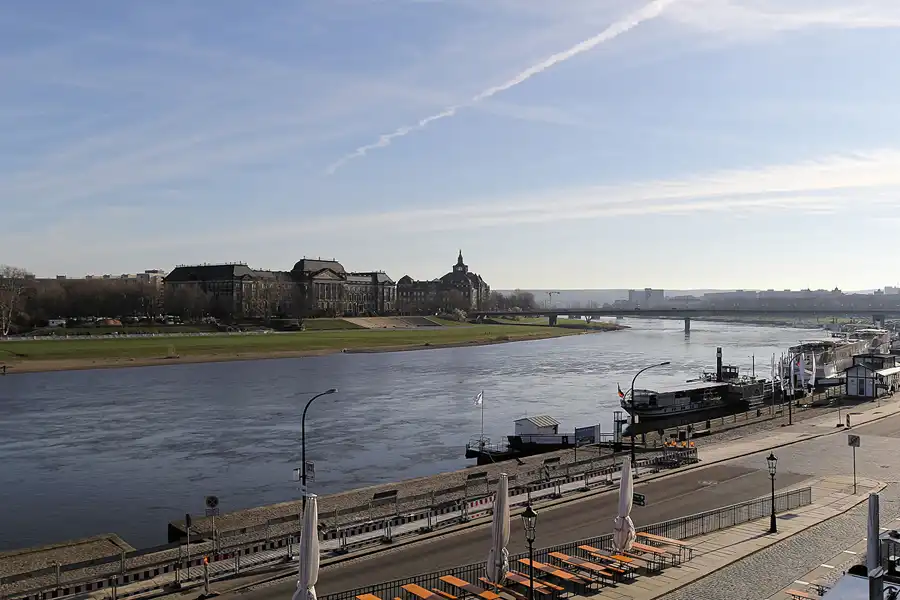 163 | 2016 | Dresden | Terrassenufer | © carsten riede fotografie