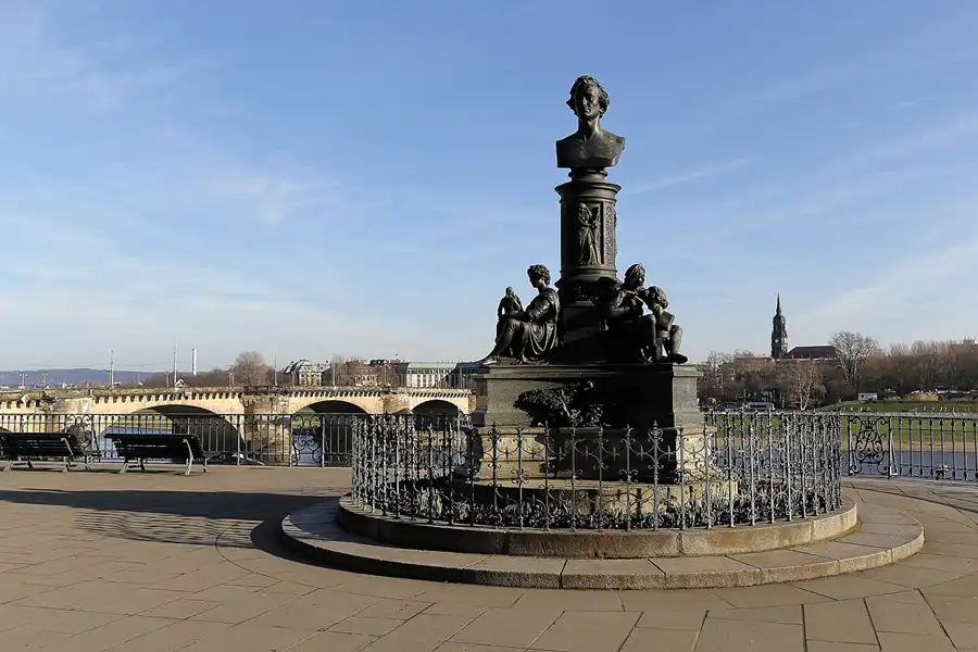 165 | 2016 | Dresden | Terrassenufer | © carsten riede fotografie
