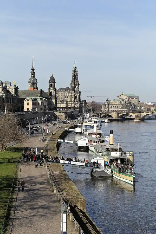 166 | 2016 | Dresden | Terrassenufer | © carsten riede fotografie