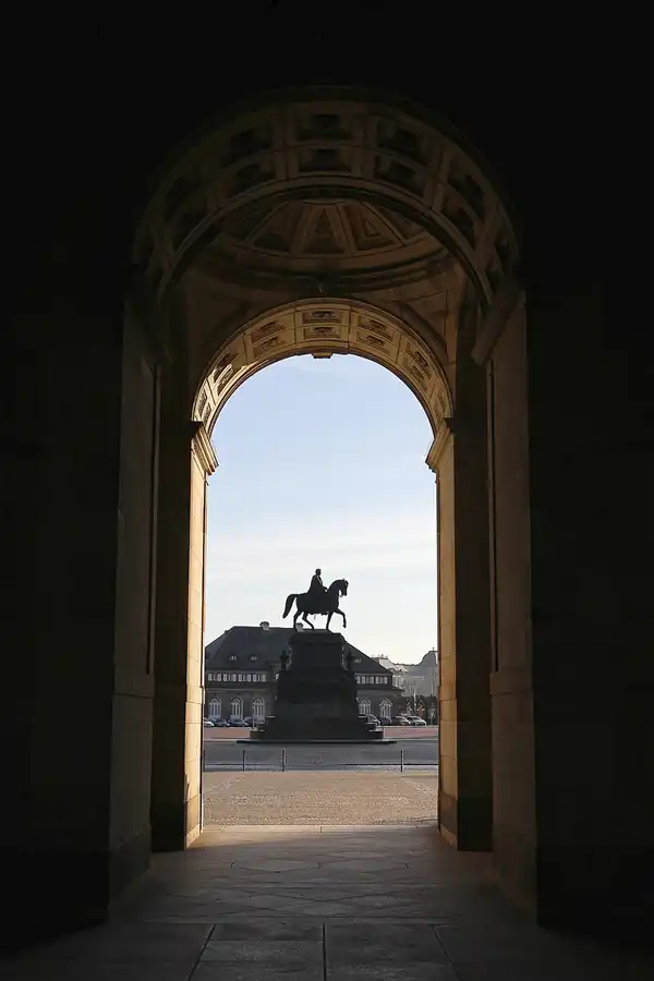 167 | 2016 | Dresden | Theaterplatz | © carsten riede fotografie